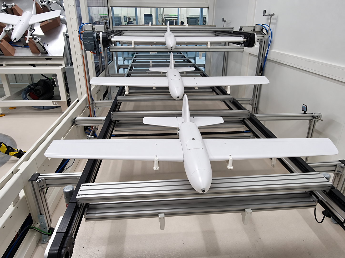 Unmanned aircraft arranged on a scalable manufacturing line